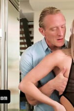 Nonton Film Naughty StepDaughter Starts Licking Her Stepdad’s Sub Indo